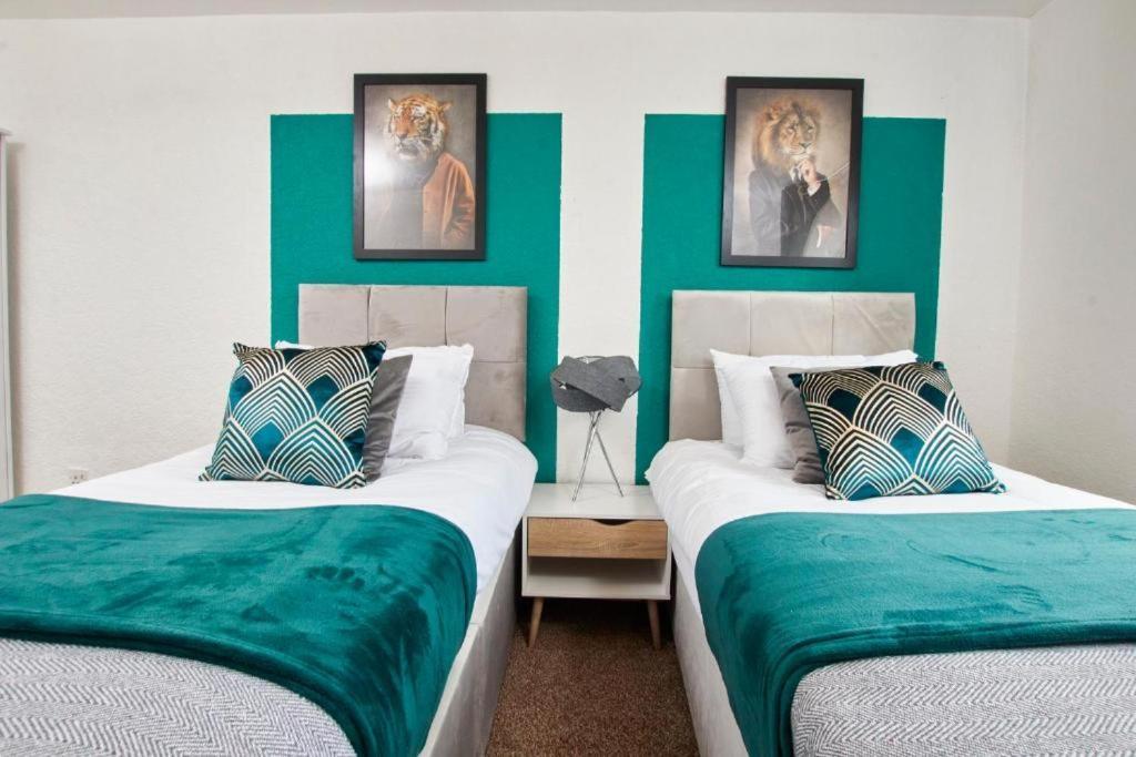 The Emerald House Of Manchester - Garden - Parking Luaran gambar