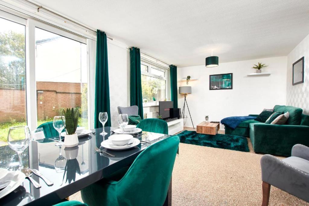 The Emerald House Of Manchester - Garden - Parking Luaran gambar