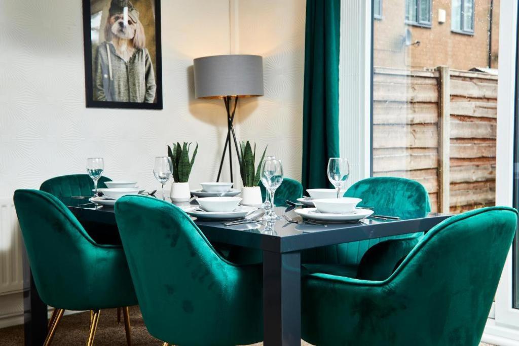 The Emerald House Of Manchester - Garden - Parking Luaran gambar