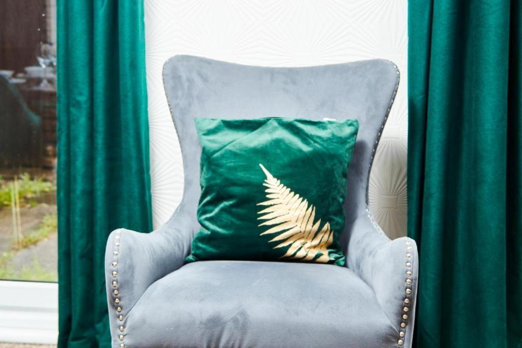 The Emerald House Of Manchester - Garden - Parking Luaran gambar